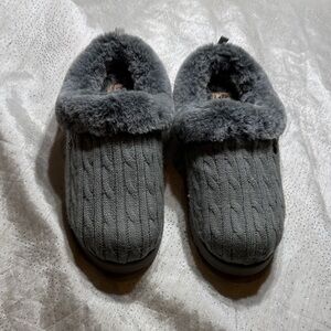Bob’s from Skechers Cozy Gray Cable Knit Slippers for women size 7.5 Bob’s